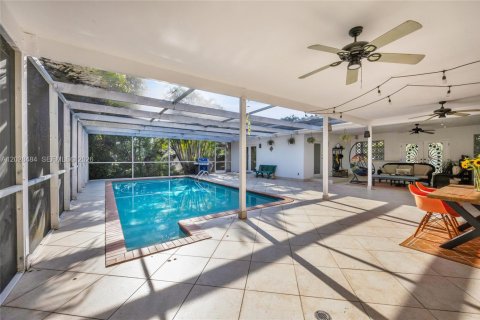 House in Pinecrest, Florida 4 bedrooms, 214.33 sq.m. № 2189418 - photo 19
