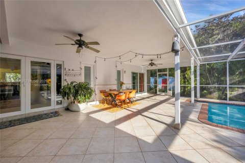 House in Pinecrest, Florida 4 bedrooms, 214.33 sq.m. № 2189418 - photo 18