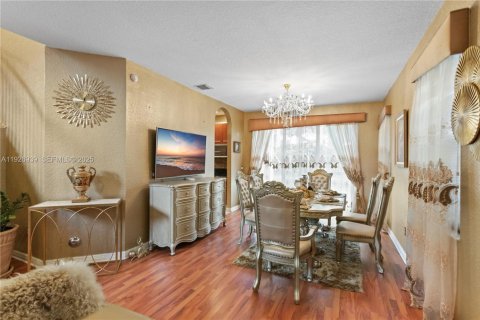 Купить виллу или дом в Мирамар, Флорида 5 спален, 325.25м2, № 1987894 - фото 12