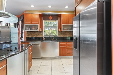 Купить виллу или дом в Мирамар, Флорида 5 спален, 325.25м2, № 1987894 - фото 21