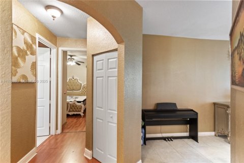 Купить виллу или дом в Мирамар, Флорида 5 спален, 325.25м2, № 1987894 - фото 30