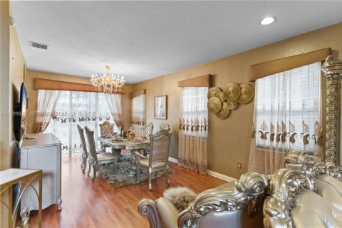 Купить виллу или дом в Мирамар, Флорида 5 спален, 325.25м2, № 1987894 - фото 11