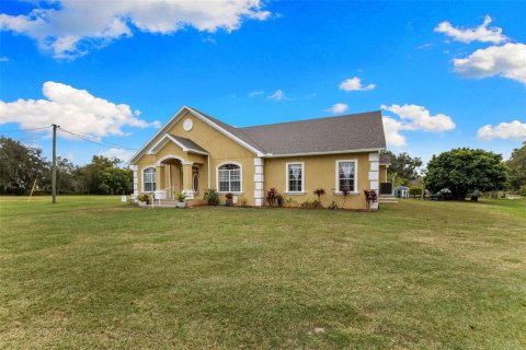 House in Plant City, Florida 5 bedrooms, 356.37 sq.m. № 2157012