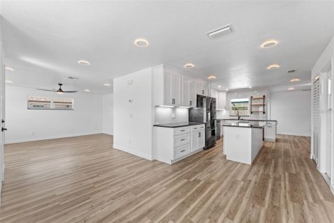 Villa ou maison à vendre à Titusville, Floride: 4 chambres, 167.22 m2 № 2094433 - photo 6