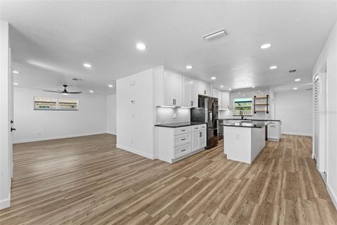 Villa ou maison à vendre à Titusville, Floride: 4 chambres, 167.22 m2 № 2094433 - photo 5
