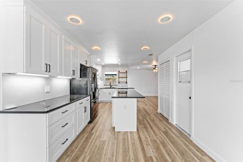 Villa ou maison à vendre à Titusville, Floride: 4 chambres, 167.22 m2 № 2094433 - photo 7