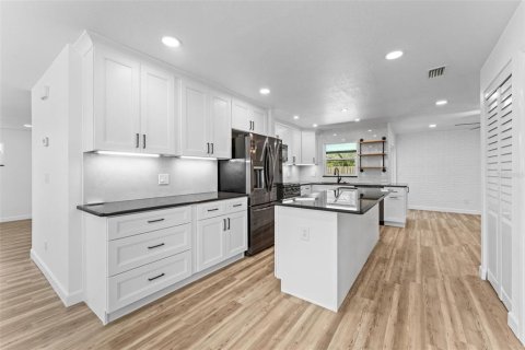 Villa ou maison à vendre à Titusville, Floride: 4 chambres, 167.22 m2 № 2094433 - photo 8