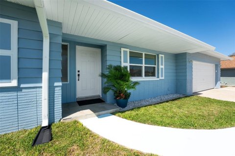 Villa ou maison à vendre à Titusville, Floride: 4 chambres, 167.22 m2 № 2094433 - photo 4