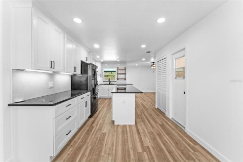 Villa ou maison à vendre à Titusville, Floride: 4 chambres, 167.22 m2 № 2094433 - photo 9