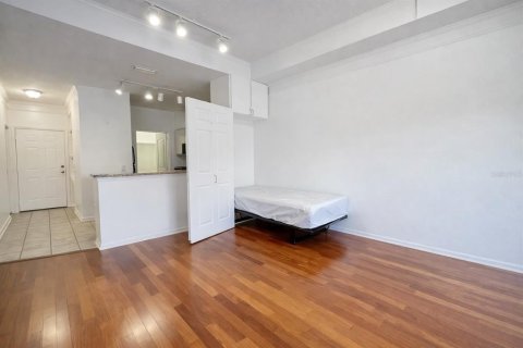 Condo in Tampa, Florida, 1 bedroom  № 2092956 - photo 7