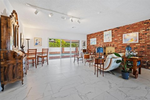 Купить виллу или дом в Майами, Флорида 4 спальни, 255.39м2, № 1997632 - фото 9