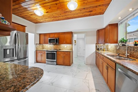 Купить виллу или дом в Майами, Флорида 4 спальни, 255.39м2, № 1997632 - фото 15