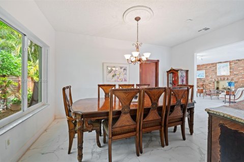 Купить виллу или дом в Майами, Флорида 4 спальни, 255.39м2, № 1997632 - фото 13