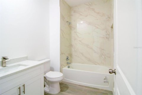 Apartamento en alquiler en Rotonda, Florida, 3 dormitorios, 97.27 m2 № 1885371 - foto 9