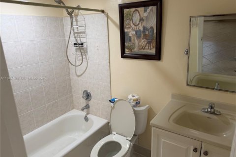 Condo in Sunrise, Florida, 2 bedrooms  № 2003261 - photo 12