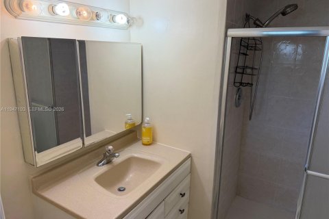 Condo in Sunrise, Florida, 2 bedrooms  № 2003261 - photo 13