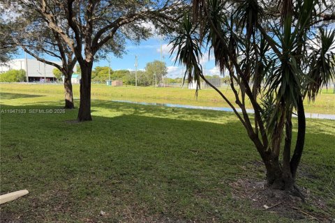 Condo in Sunrise, Florida, 2 bedrooms  № 2003261 - photo 4