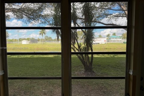 Condo in Sunrise, Florida, 2 bedrooms  № 2003261 - photo 10