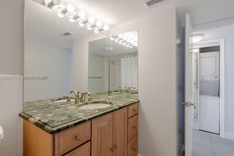 Снять в аренду квартиру в Виро-Бич, Флорида 2 спальни, 306.58м2, № 2154603 - фото 21