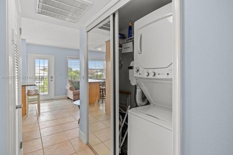 Снять в аренду квартиру в Виро-Бич, Флорида 2 спальни, 306.58м2, № 2154603 - фото 19