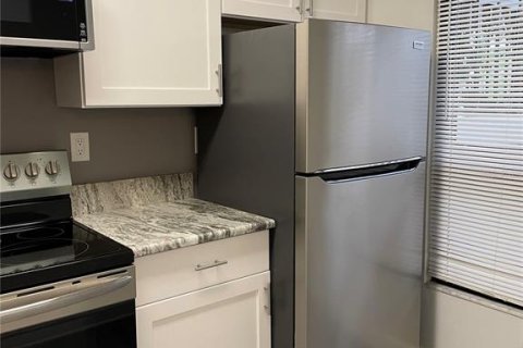Condo in Saint Petersburg, Florida, 2 bedrooms  № 1260298 - photo 5