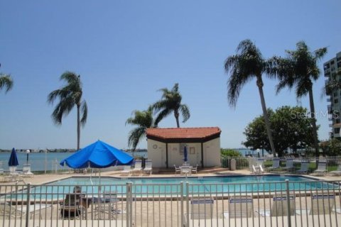 Condo in Saint Petersburg, Florida, 2 bedrooms  № 1260298 - photo 18