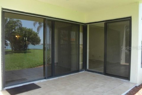 Condo in Saint Petersburg, Florida, 2 bedrooms  № 1260298 - photo 16