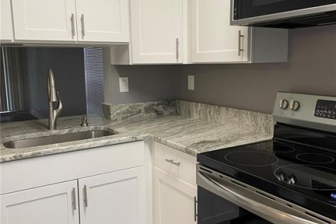 Condo in Saint Petersburg, Florida, 2 bedrooms  № 1260298 - photo 7