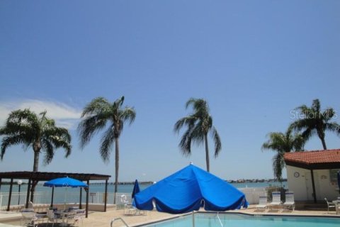 Condo in Saint Petersburg, Florida, 2 bedrooms  № 1260298 - photo 17
