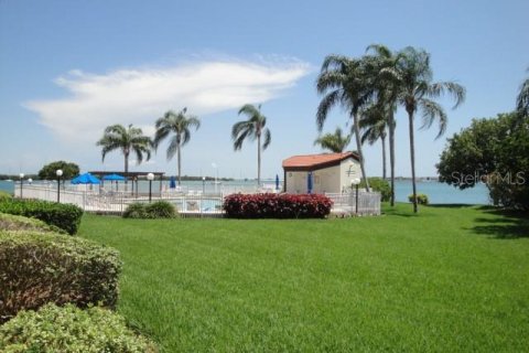 Condo in Saint Petersburg, Florida, 2 bedrooms  № 1260298 - photo 19