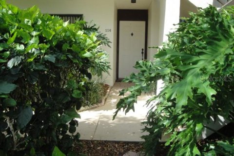 Condo in Saint Petersburg, Florida, 2 bedrooms  № 1260298 - photo 1