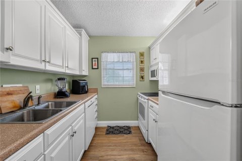 Copropriété à vendre à Zephyrhills, Floride: 2 chambres, 83.33 m2 № 2198501 - photo 11