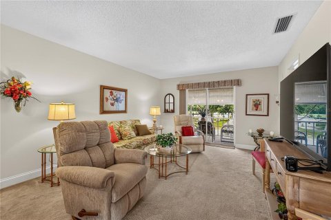Copropriété à vendre à Zephyrhills, Floride: 2 chambres, 83.33 m2 № 2198501 - photo 10