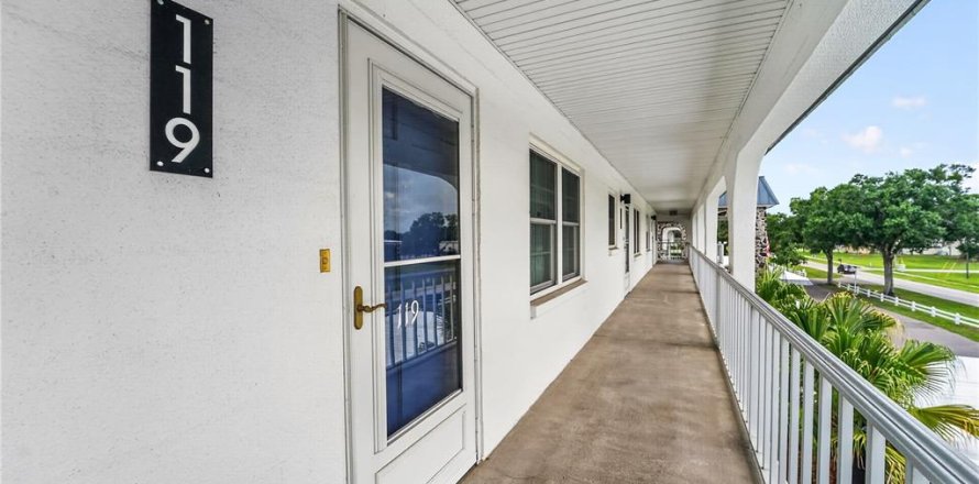 Condo à Zephyrhills, Floride, 2 chambres  № 2198501