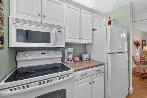 Copropriété à vendre à Zephyrhills, Floride: 2 chambres, 83.33 m2 № 2198501 - photo 4