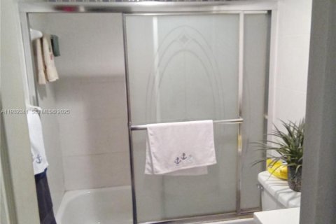 Снять в аренду кондоминиум в Пемброк-Пайнс, Флорида 2 спальни, 104.05м2, № 1990630 - фото 8