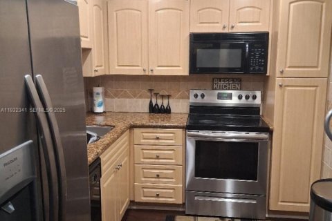 Снять в аренду кондоминиум в Пемброк-Пайнс, Флорида 2 спальни, 104.05м2, № 1990630 - фото 3