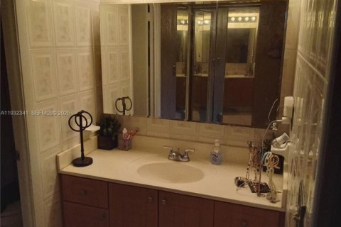 Снять в аренду кондоминиум в Пемброк-Пайнс, Флорида 2 спальни, 104.05м2, № 1990630 - фото 7