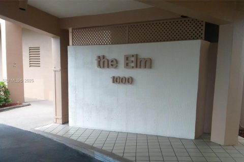 Снять в аренду кондоминиум в Пемброк-Пайнс, Флорида 2 спальни, 104.05м2, № 1990630 - фото 1