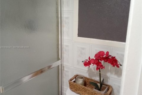 Снять в аренду кондоминиум в Пемброк-Пайнс, Флорида 2 спальни, 104.05м2, № 1990630 - фото 6