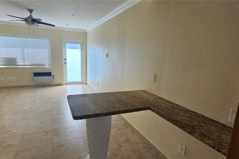 Copropriété à louer à Miami Beach, Floride: 1 chambre, 37.44 m2 № 1963407 - photo 3