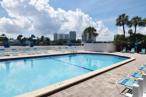 Condominio en venta en North Bay Village, Florida, 2 dormitorios, 106.74 m2 № 1860934 - foto 10