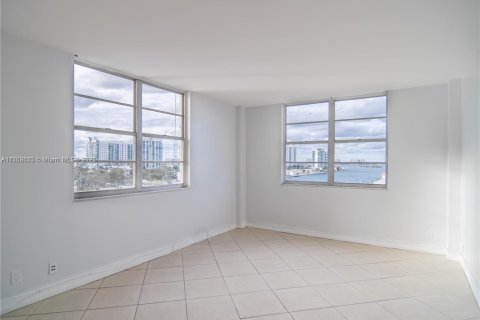 Condominio en venta en North Bay Village, Florida, 2 dormitorios, 106.74 m2 № 1860934 - foto 7