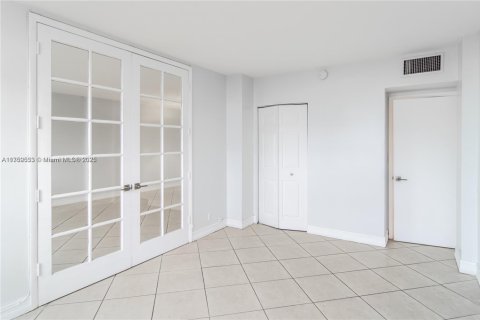 Condominio en venta en North Bay Village, Florida, 2 dormitorios, 106.74 m2 № 1860934 - foto 3