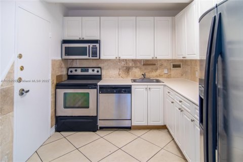 Condominio en venta en North Bay Village, Florida, 2 dormitorios, 106.74 m2 № 1860934 - foto 6