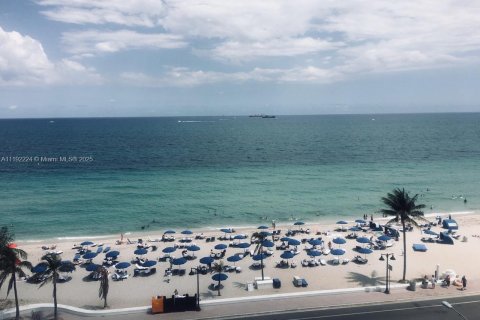 Condo in Fort Lauderdale, Florida  № 1937110 - photo 1