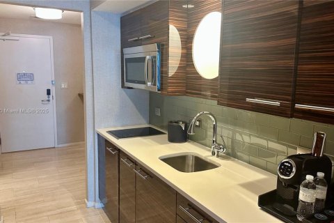 Condo in Fort Lauderdale, Florida  № 1937110 - photo 2