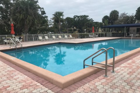 Copropriété à louer à Miami, Floride: 1 chambre, 66.43 m2 № 2085805 - photo 11