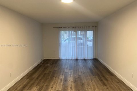 Copropriété à louer à Miami, Floride: 1 chambre, 66.43 m2 № 2085805 - photo 4