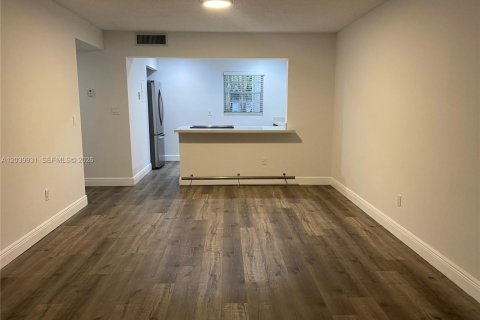 Copropriété à louer à Miami, Floride: 1 chambre, 66.43 m2 № 2085805 - photo 3